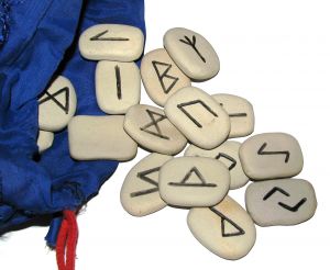 wicca-spirituality Runes and Pouch